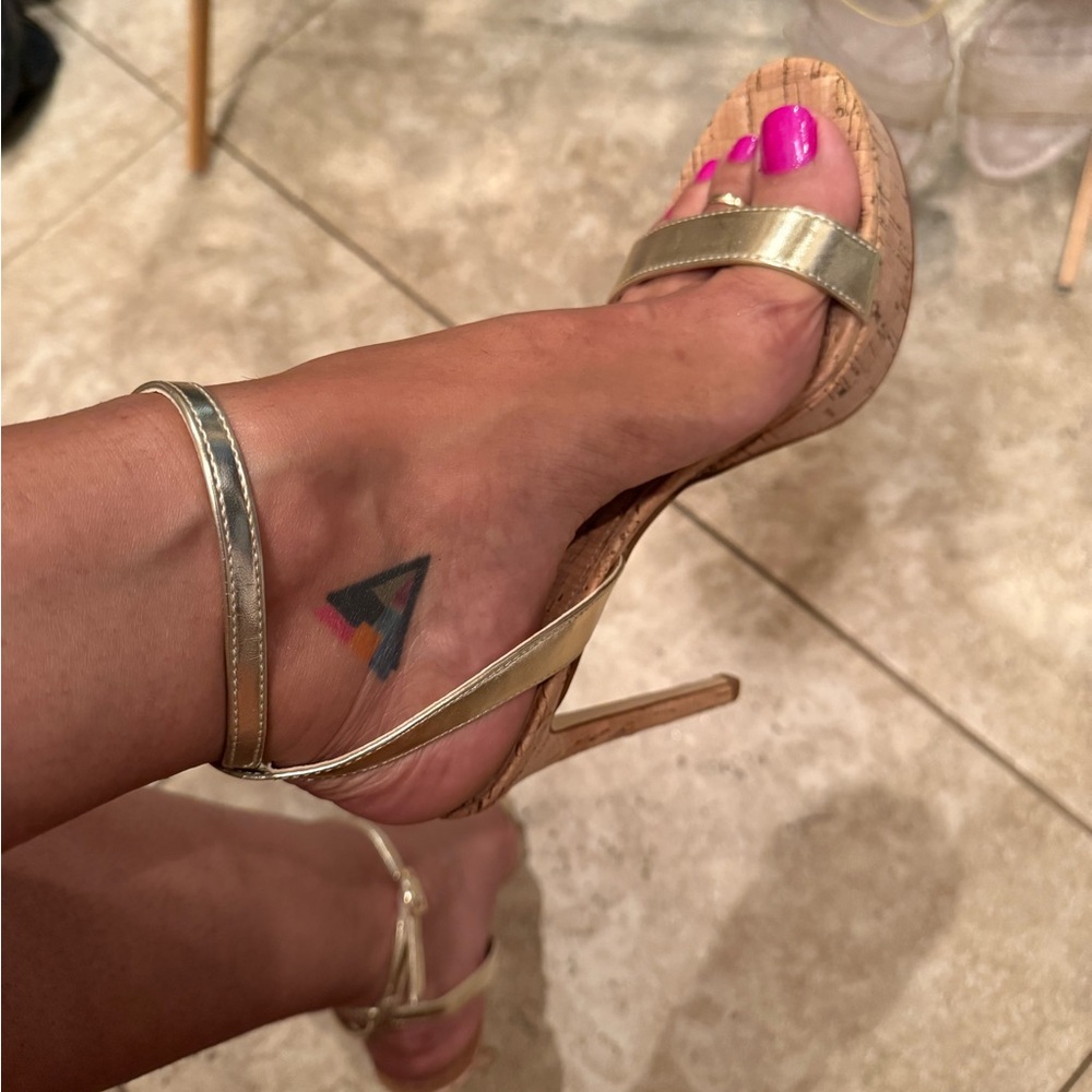 NEW Nine West “Gracey” Gold Strappy Women's platform Heels